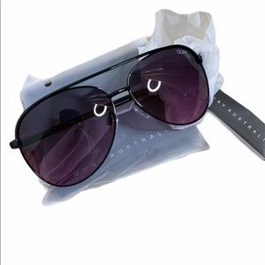 Quay Australia Vivienne Mini Quay X Chrissy